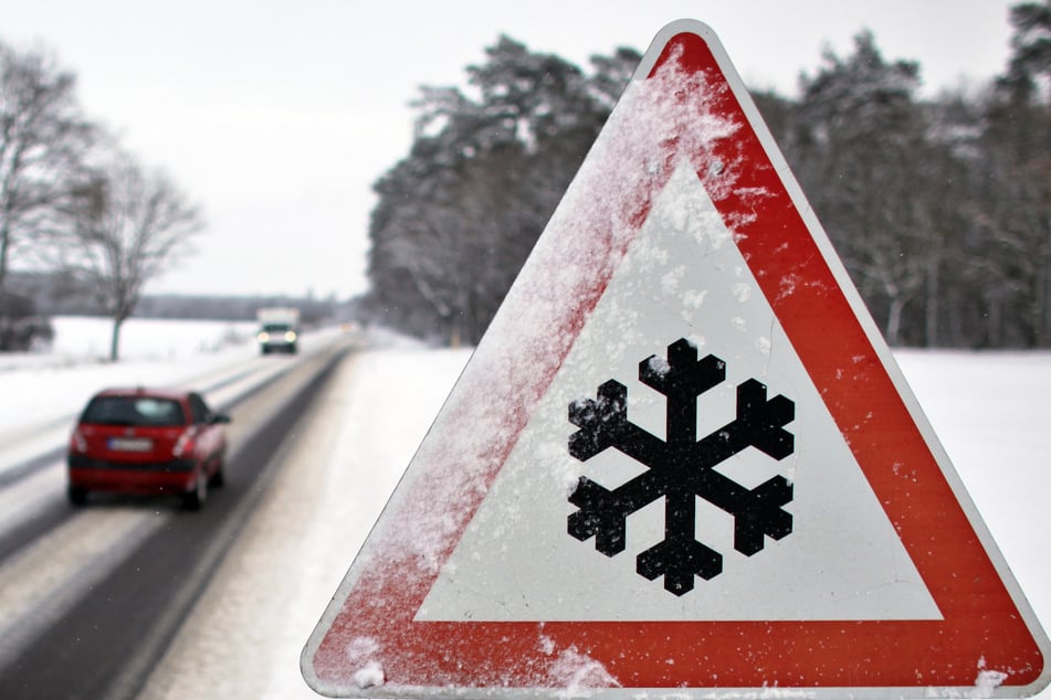 Der Deutsche Wetterdienst rät, Autofahrten möglichst zu vermeiden und den Aufenthalt im Freien auf das Nötigste zu beschränken. (Symbolfoto)