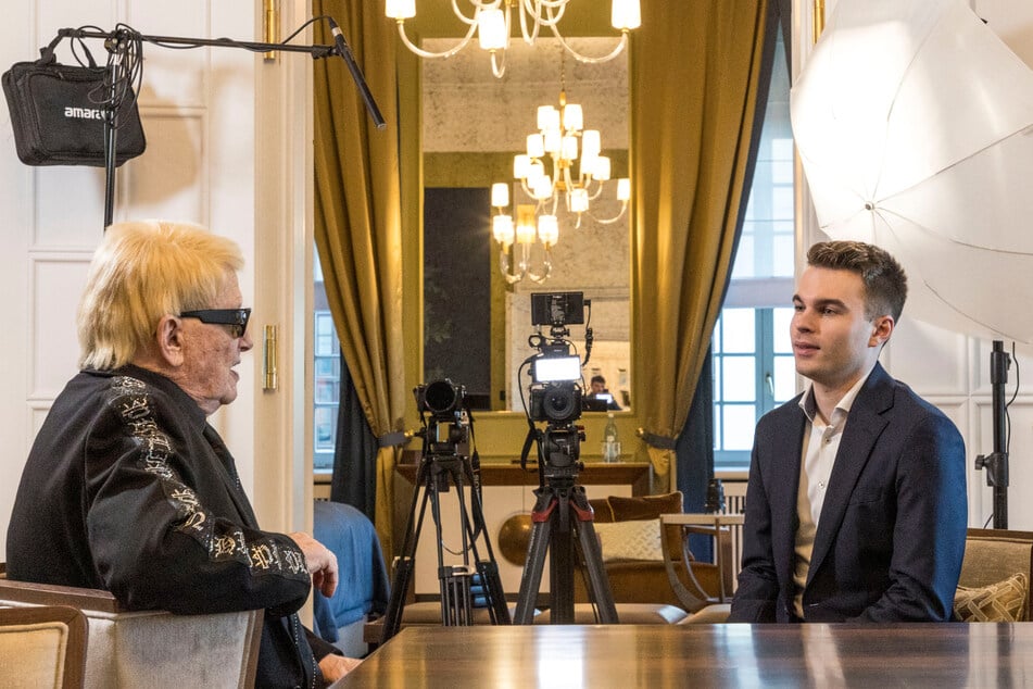 Heino (l.) und Benedict besprechen den nächsten Video-Dreh.