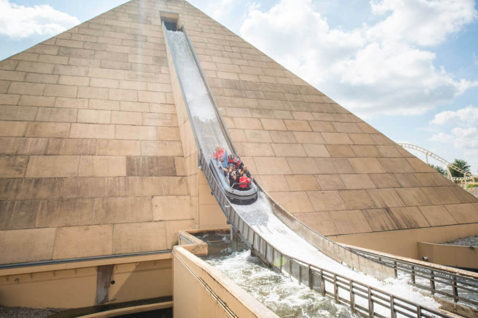 Im Inneren der Pyramide (Themenwelt: Tal der Pharaonen) findet Ihr die Grabkammer des Grauens.