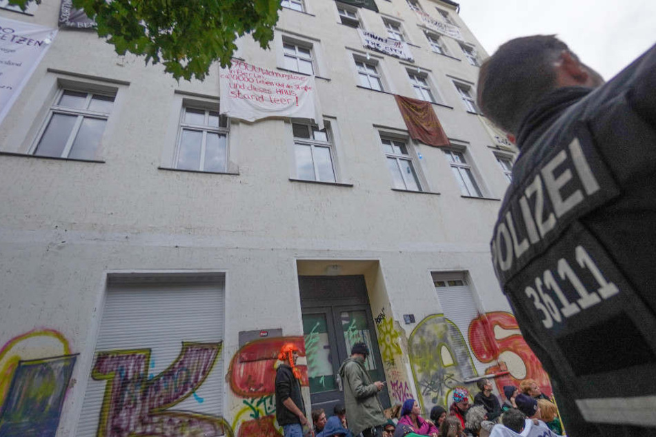 Die Besetzung soll eine Antwort auf voranschreitende Touristifizierung und alltägliche Verdrängung von Menschen sein.