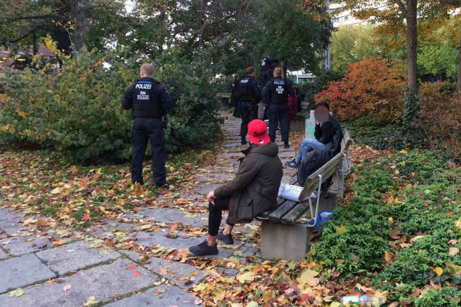 Die Polizei kontrollierte auch im Stadthallenpark.