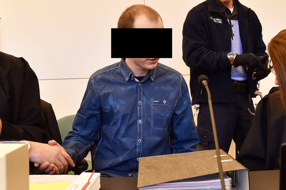 Der Moschee-Bomber Nino K. im Mai 2018 vor dem Dresden Landgericht.