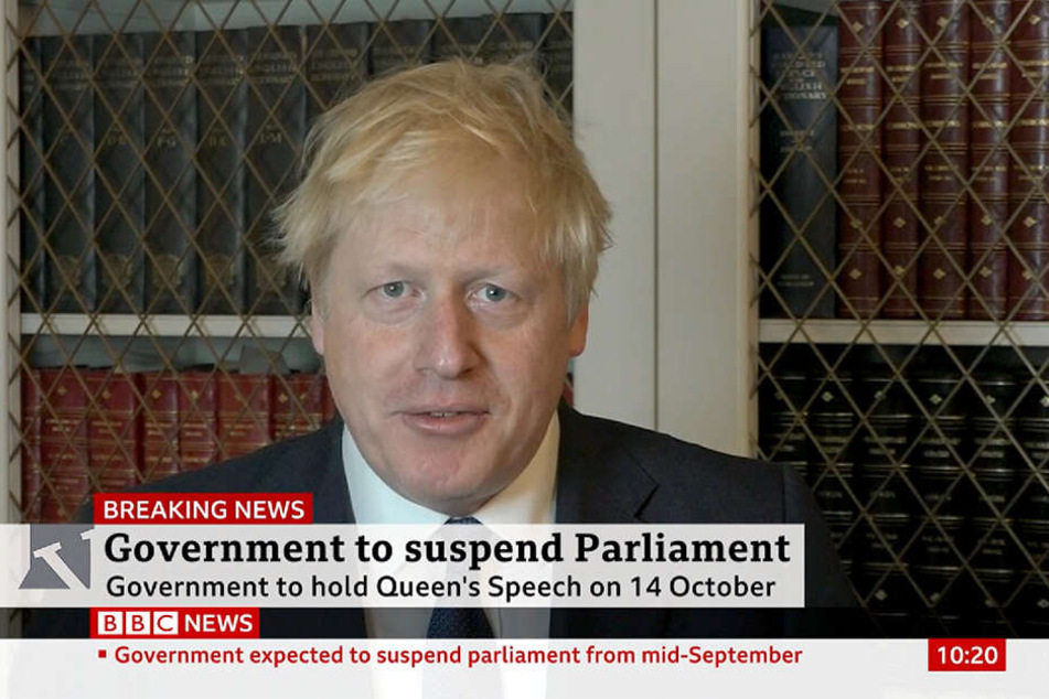 Dieses Videostandbild von BBC News zeigt Boris Johnson (55), Premierminister von Großbritannien, der eine Erklärung abgibt. Johnson will das Parlament nach Informationen der BBC vor dem Brexit-Termin am 31. Oktober vorübergehend schließen.