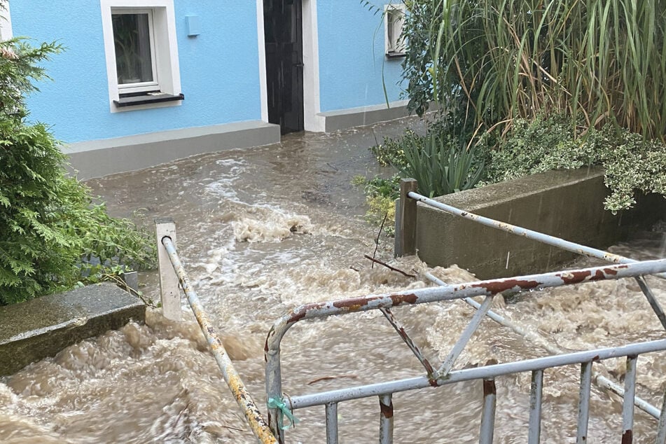 Etliche Häuser liefen in Bautzen mit Regenwasser voll.
