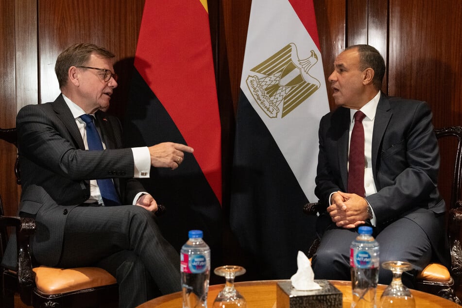 Außenminister Johann Wadephul (l, 62, CDU) und Badr Abdel-Atti (59), Außenminister von Ägypten.