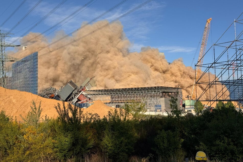 Hamburg: Nach Problemen: Zweites Kesselhaus des ehemaligen Kohlekraftwerks Moorburg gesprengt