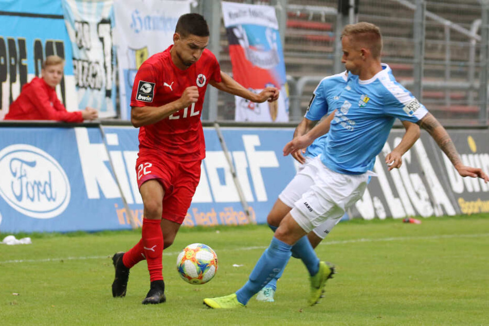 Paul Milde im Zweikampf mit Marcel Gottschling.
