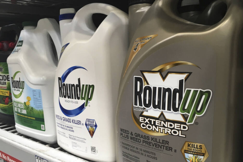 Im Fokus steht der Unkrautvernichter Roundup mit dem Wirkstoff Glyphosat.