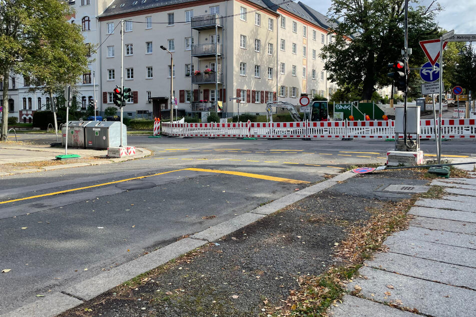 Unbekannte haben das Blindensignal an der Ampel der Baustelle in der Henriettenstraße zerstört.