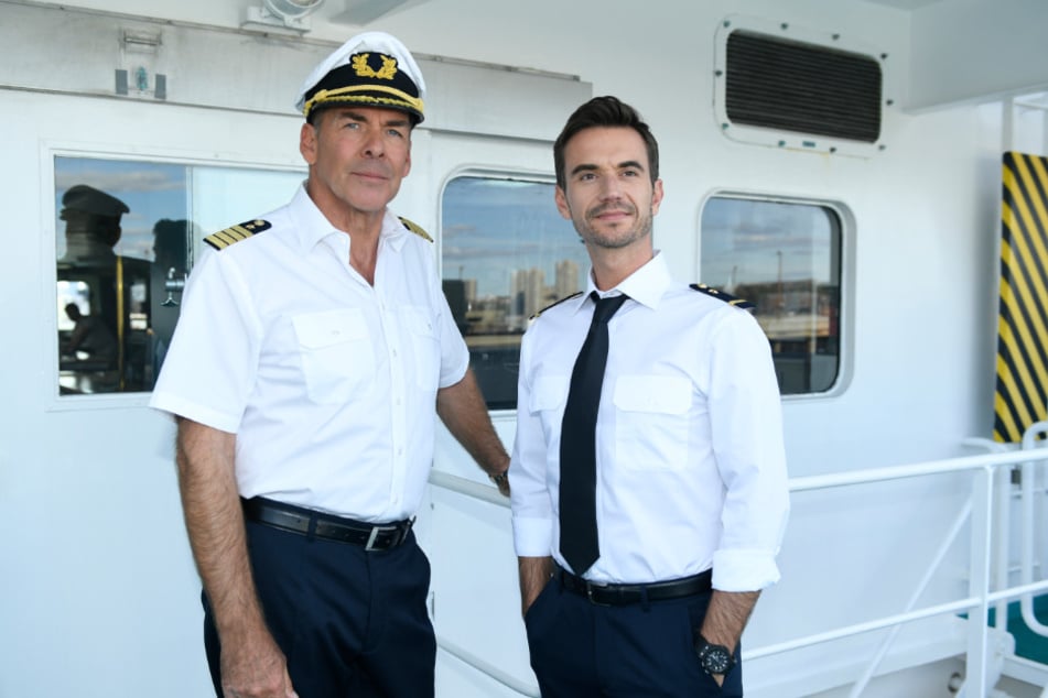 Schon bald wird TV-Kapitän Florian Silbereisen (r.) Evelyn Burdecki auf dem "Traumschiff" begrüßen dürfen.