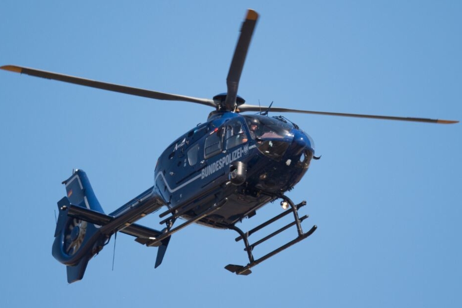 Sogar ein Polizeihubschrauber kam zum Einsatz. (Symbolbild)