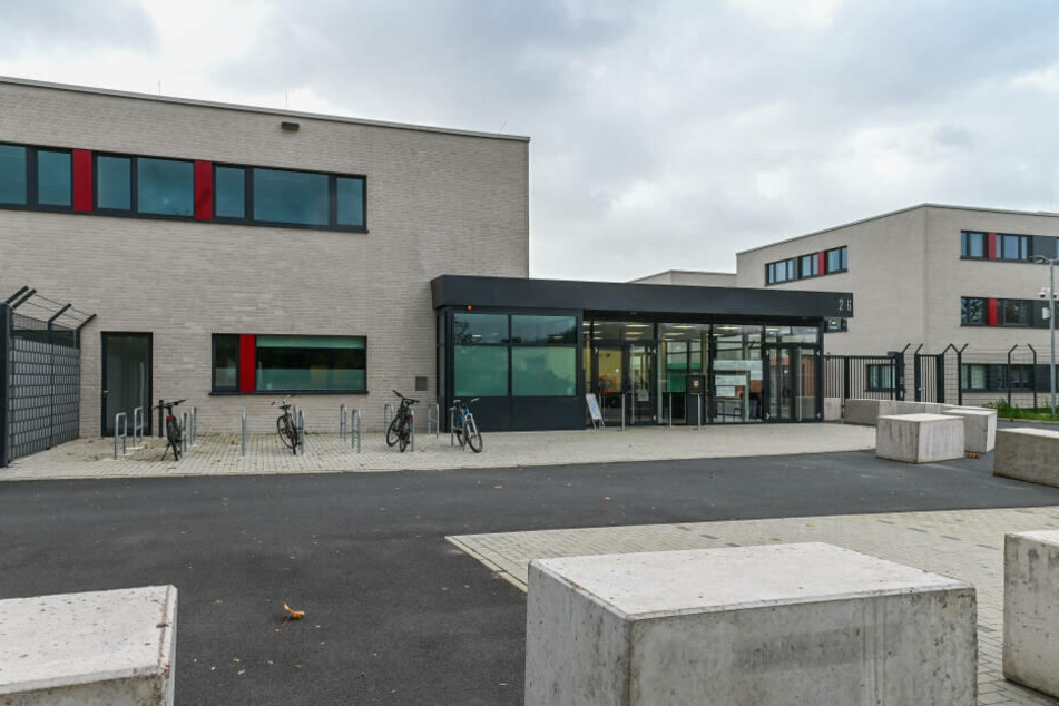 Bis mindestens Ende Februar 2020 wird im extra gesicherten Terror-Gerichtssaal am Dresdner Stadtrand verhandelt.
