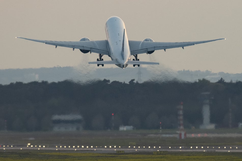 Gefährlich! Flugzeug-Pilot durch Laserstrahl geblendet