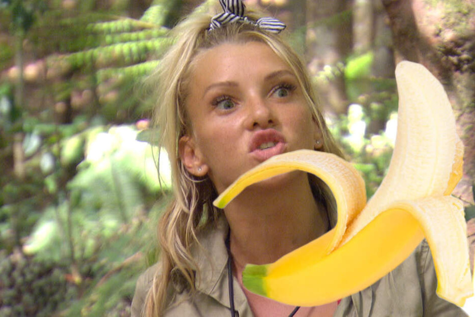 Evelyn hat mit einer Banane geübt...