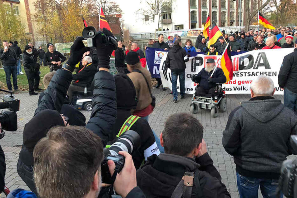 PEGIDA Chemnitz / Erzgebirge stößt hinzu.