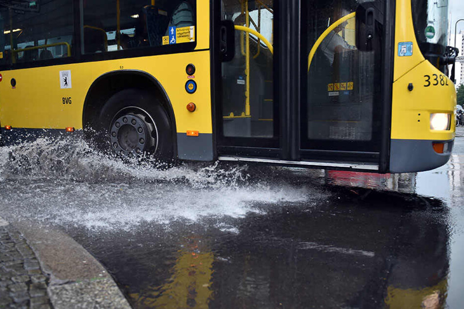 Auf einigen Straßen stand das Wasser bis zu 50 Zentimeter hoch.