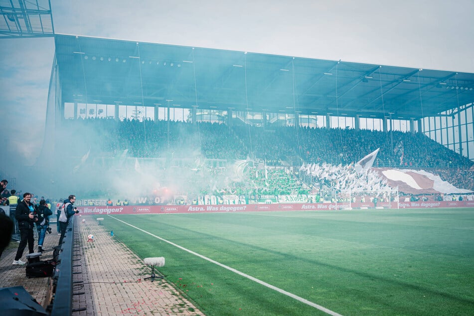 Im Herbst 2021 spielte Dynamo letztmals am Millerntor auf St. Pauli. In der neuen Saison geht es wieder nach Hamburg.