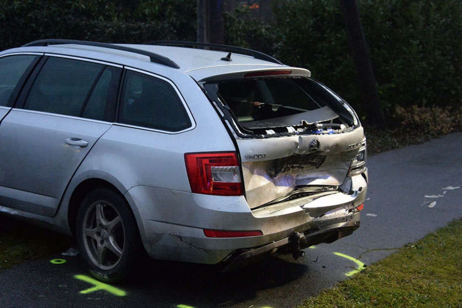 Der 31-Jährige musste schonend aus seinem Auto befreit werden.