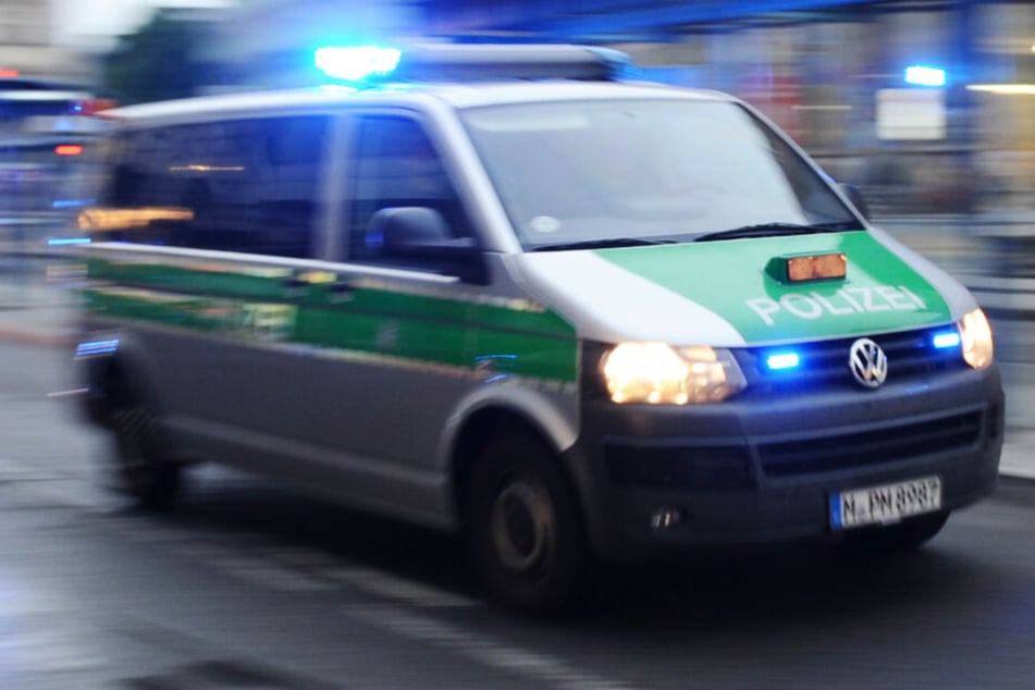 Die Polizei konnte drei Verdächtige im Zuge der Tat festnehmen. (Symbolbild)