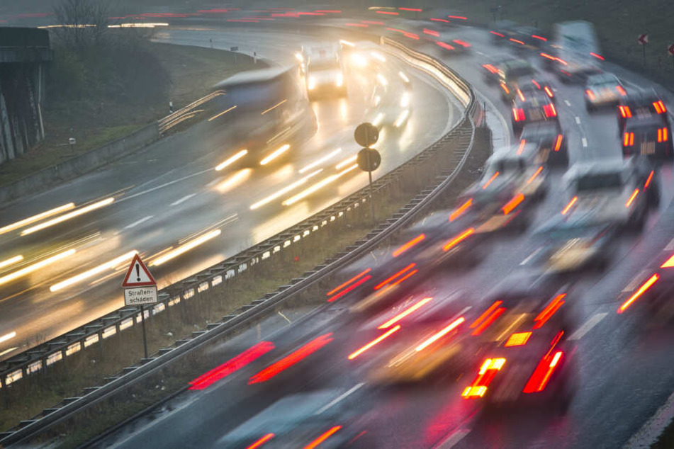 Die Autobahn 661 während der Rushhour. (Symbolbild)