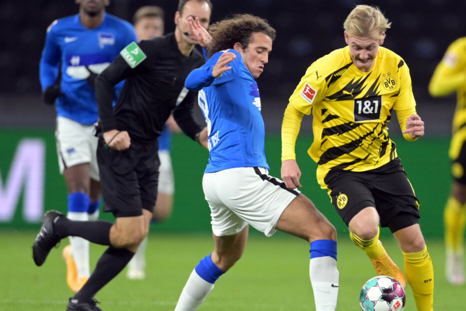 Herthas Matteo Guendouzi (l.) im Zweikampf mit Julian Brandt.
