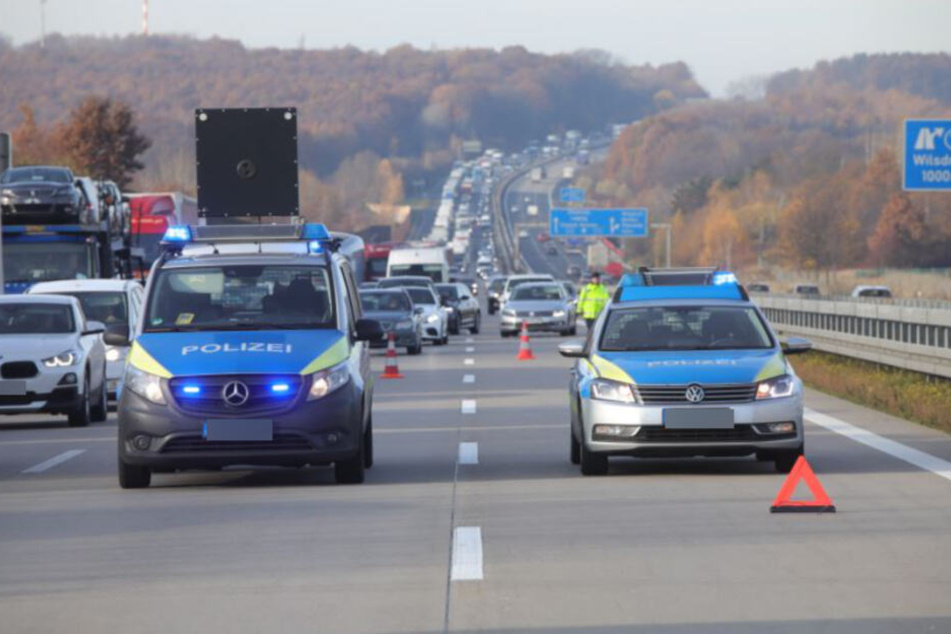 Ein kilometerlanger Stau bildete sich.