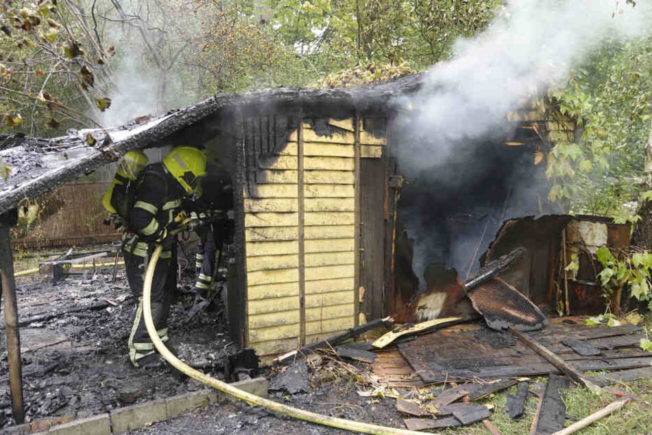 Die Feuerwehr beim Löscheinsatz.