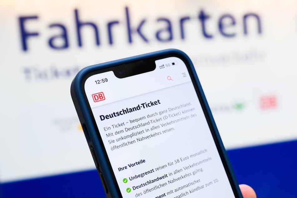 Durch die Einführung des Deutschlandtickets und seiner Vorgängerangebote leidet die Pünktlichkeit des Bahnverkehrs.