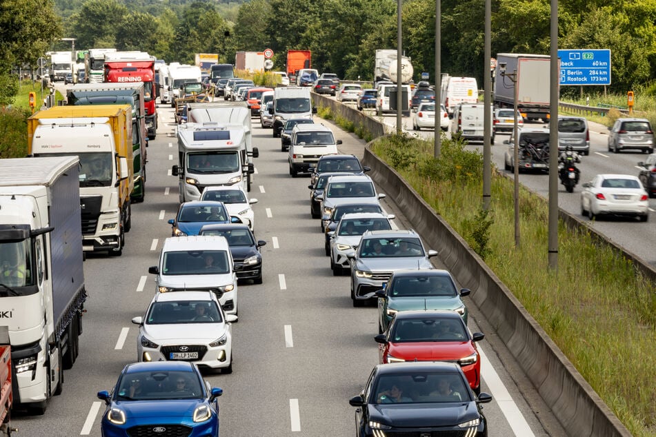 Hamburg: Stau-Chaos rund um Hamburg: Wo Autofahrer jetzt besonders viel Geduld mitbringen müssen