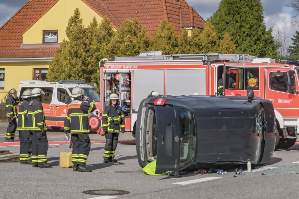 Fahren über Rot endet im Frontalcrash: Auto überschlägt sich