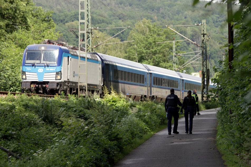 Ein Railjet von České dráhy ist am Freitagmittag nahe dem Haltepunkt Stadt Wehlen mit einer Person kollidiert.