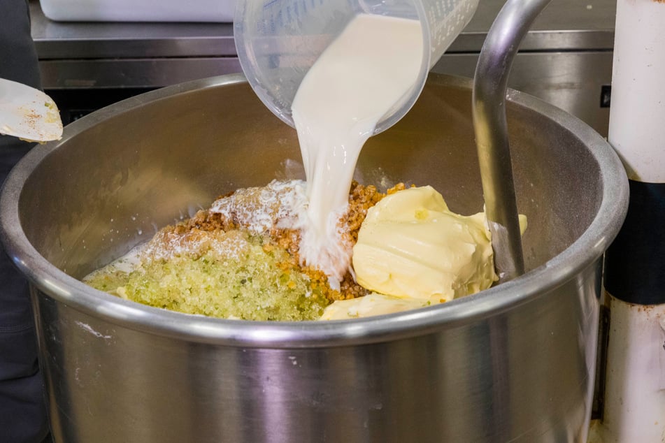 Was wäre ein Dresdner Stollen ohne Zitronat und Orangeat, ohne Milch und frische Butter?