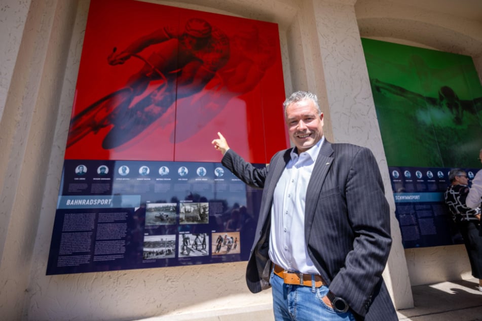 Ex-Radsportler Jens Fiedler (55) weihte die Tafel zum Radsport ein.