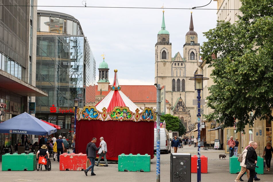 Das Stadtfest auf dem Alten Markt in Magdeburg wurde dieses Jahr besonders abgesichert.