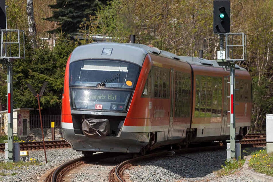 Drei Triebwagen der Erzgebirgsbahn fahren ab Sonntag rund um Kassel. Grund ist die Neuvergabe der Strecke von Chemnitz nach Aue.