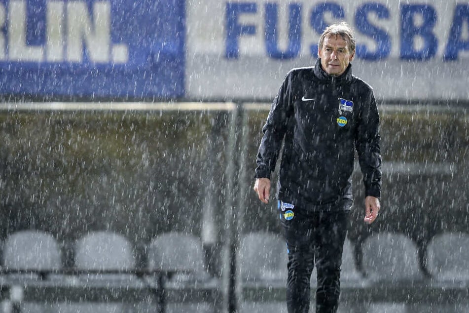 Jürgen Klinsmann bei seinem ersten Training als Hertha-Trainer.