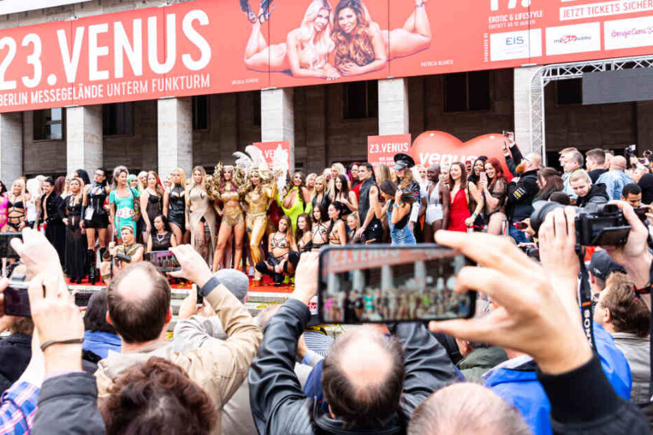 Die Erotik-Messe Venus lockt auch in diesem Jahr wieder viele Besucher an.