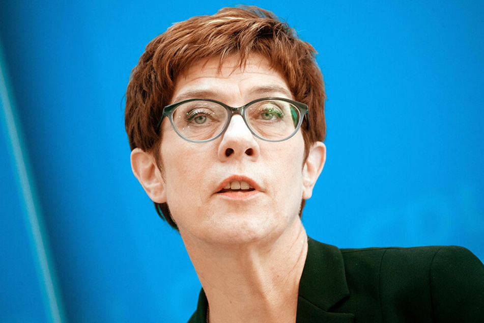 CDU-Chefin Annegret Kramp-Karrenbauer hat den Forderungen des sächsischen Ministerpräsidenten widersprochen.