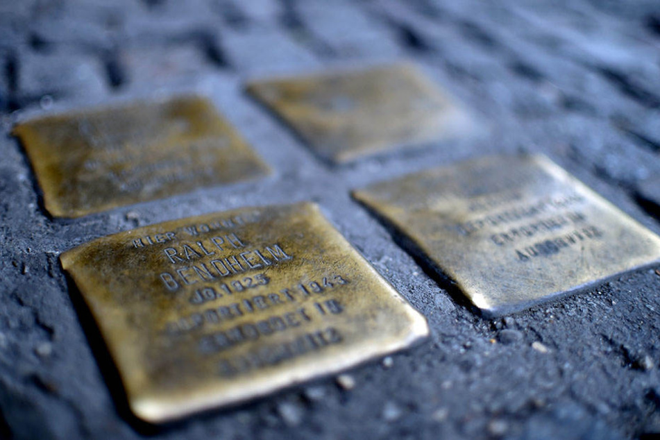 Der Stolperstein zum Gedenken an ihren Bruder Ralph Bendheim vor der Skalitzer Str. 32 in Berlin-Kreuzberg.