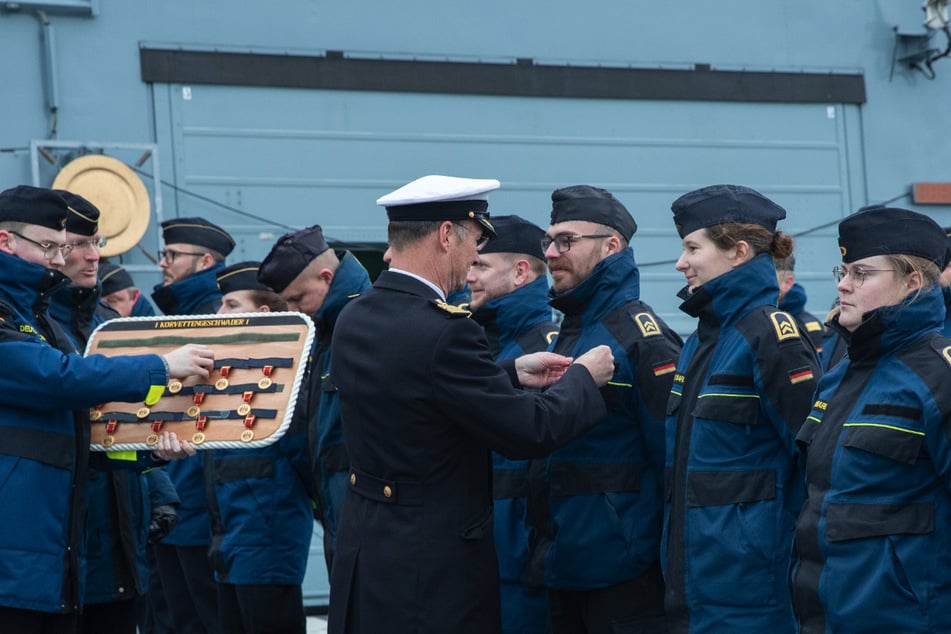 Die Besatzung der Korvette "Ludwigshafen am Rhein" wurde mit der "Einsatzmedaille Gefecht" ausgezeichnet.