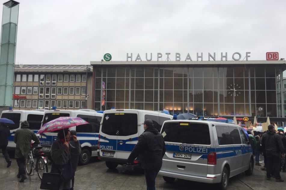 Die Polizei sicherte die Demo ab.