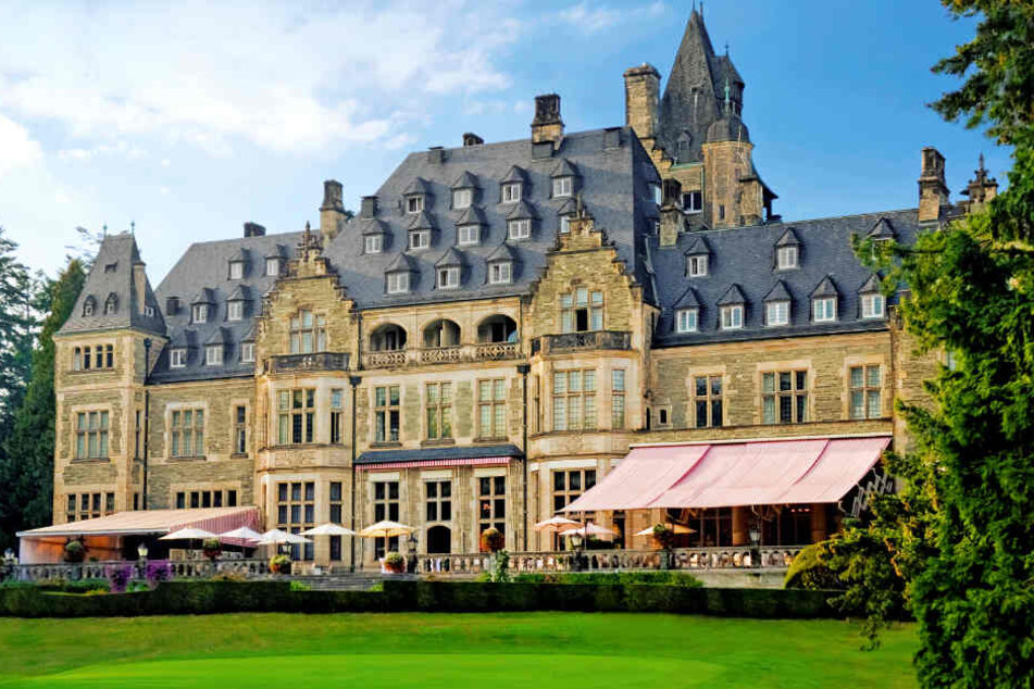 Nach der Bombendrohung musste das Schlosshotel Kronberg geräumt werden (Archivbild).