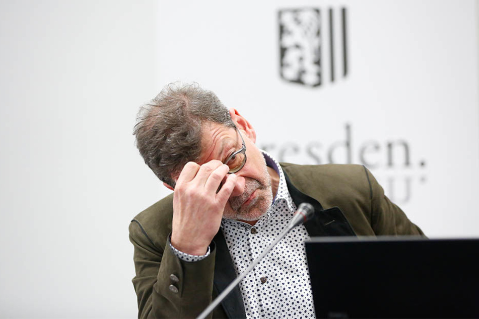 Straßenbauamts-Chef Reinhard Koettnitz (62) ist einer von vielen Grippe-Kranken in der Stadtverwaltung.
