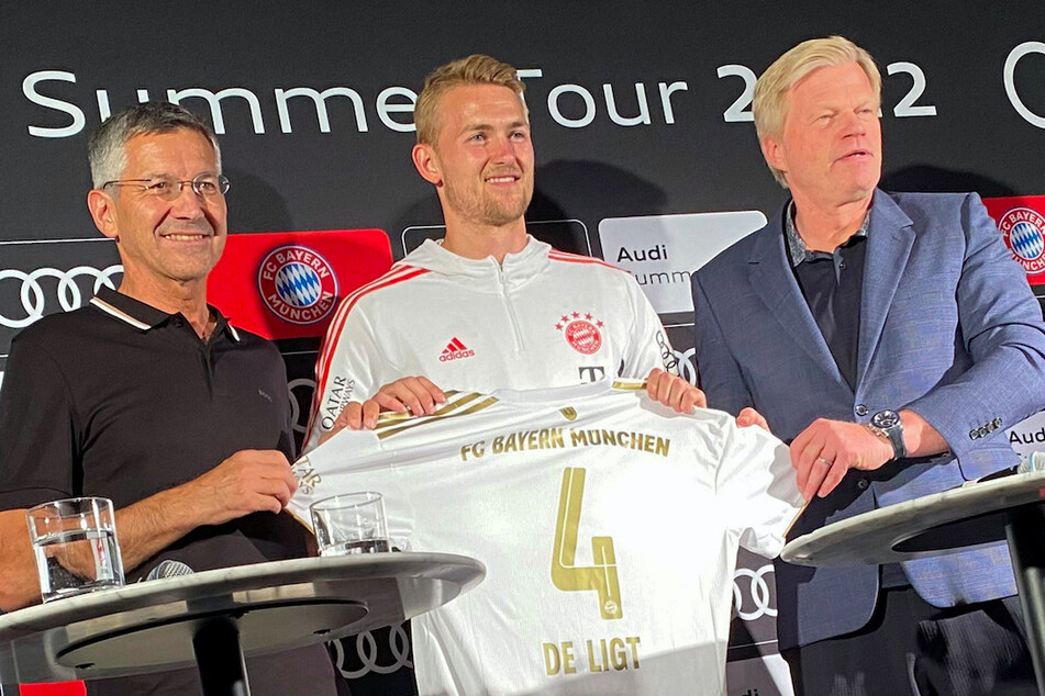 Präsident Herbert Hainer (68), Neuzugang Matthijs de Ligt (22) und Vorstand Oliver Kahn (52) beim Start der Summer Tour des FC Bayern durch die USA.