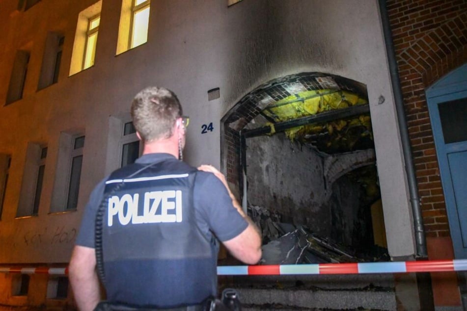 Die Polizei schließt derzeit eine mögliche Brandstiftung nicht aus.