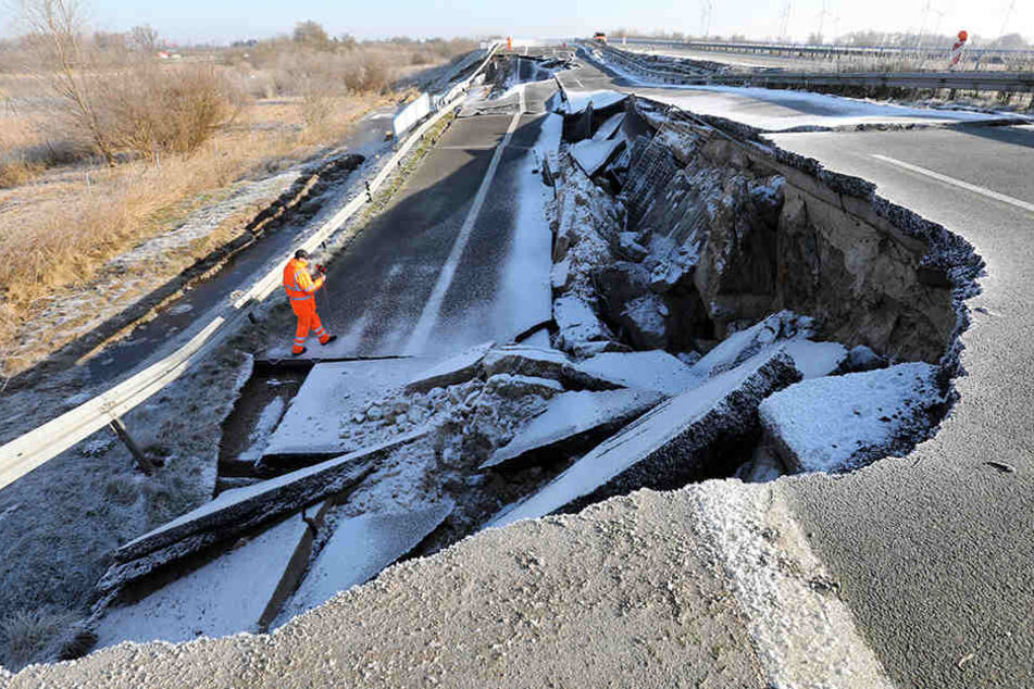 Längst ist die A20 in beide Richtungen gesperrt.