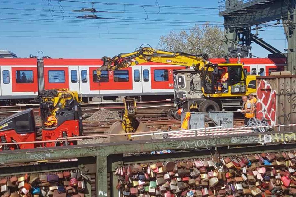 Die Deutsche Bahn bringt rund um den Kölner Hauptbahnhof Gleise und Weichen auf Vordermann.