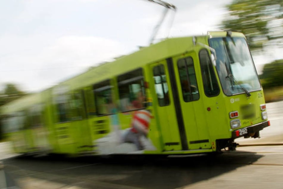 Der Vorfall ereignete sich in Zwickau an der Haltestelle Himmelfürststraße. (Symbolbild)