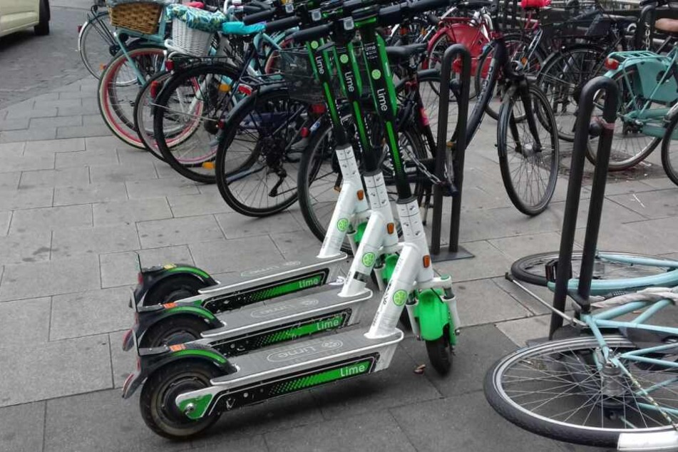 Leih-E-Scooter findet man in Köln an vielen Stellen.
