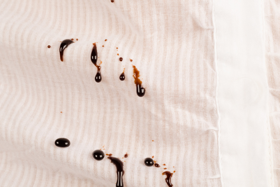 Frische Schokoladenflecken lassen sich besser entfernen, wenn man schnell reagiert.